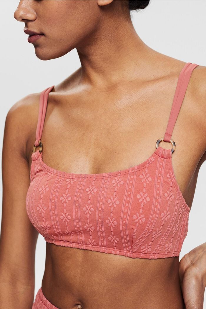 Padded crop top with a textured pattern