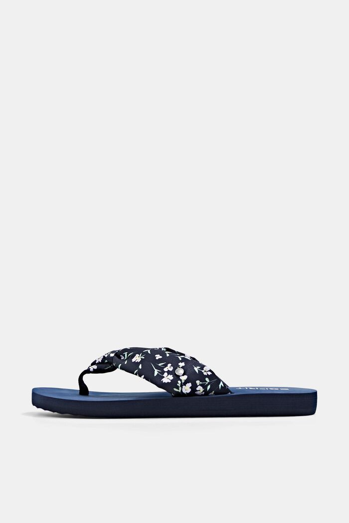 Thong sandals with a floral pattern