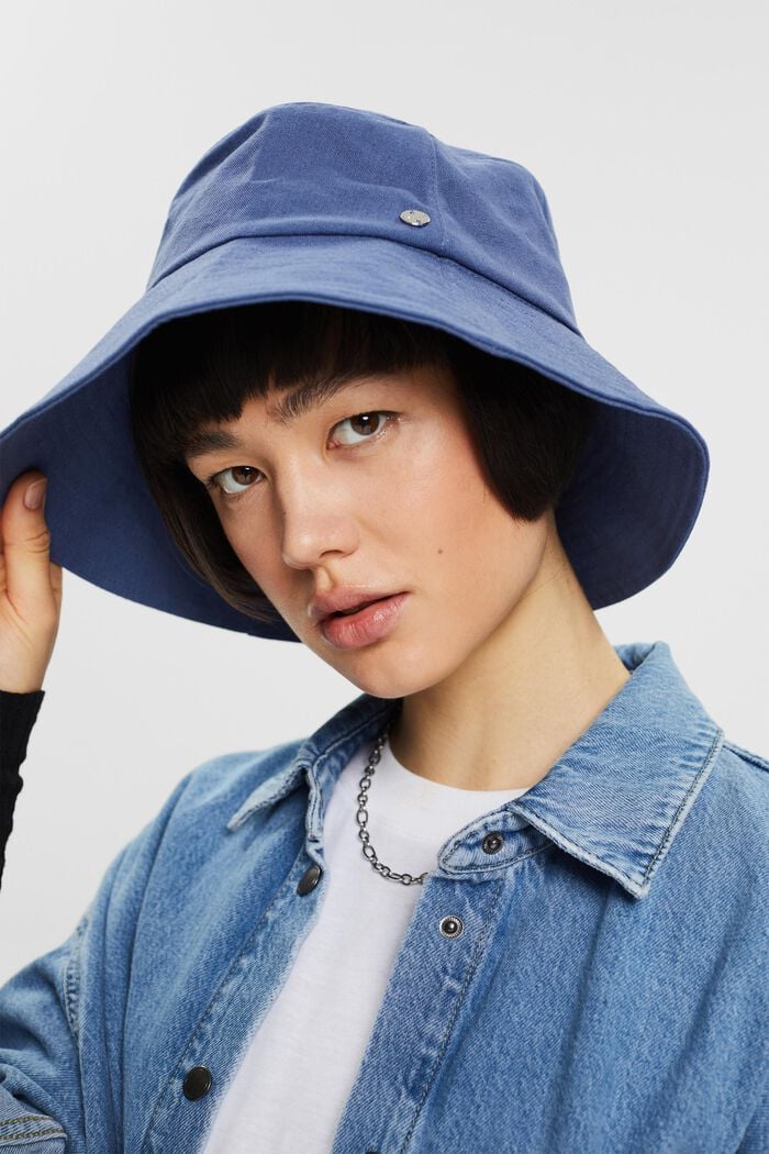 Bucket hat made of 100% cotton