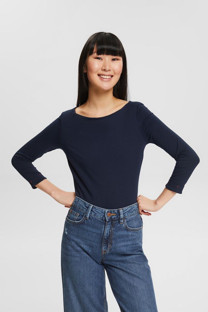 Top with 3/4-length sleeves