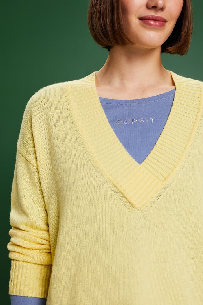 V-Neck Wool-Cashmere Blend Sweater, LIME YELLOW, detail image number 3