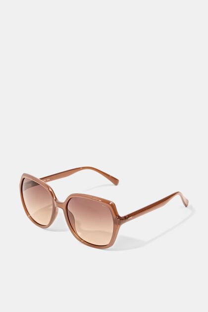 Statement sunglasses with large lenses