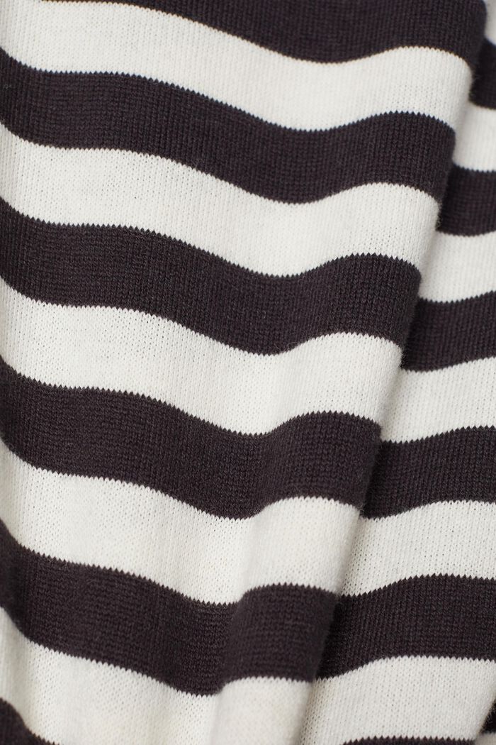 Blended cashmere jumper with a button detail, NEW BLACK, detail image number 4