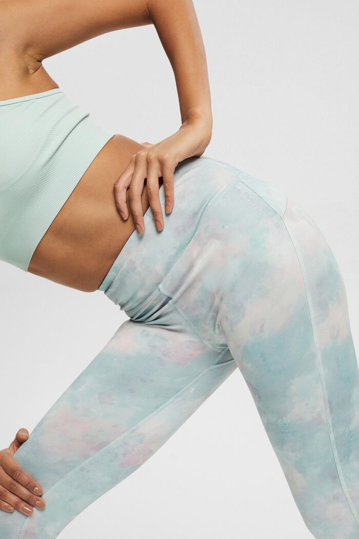 Recycled: capri leggings with an E-DRY finish, DUSTY GREEN, detail image number 2