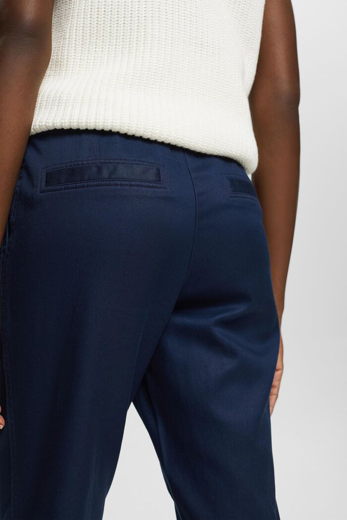 Containing TENCEL™: trousers in a tracksuit bottom style, NAVY, detail image number 5