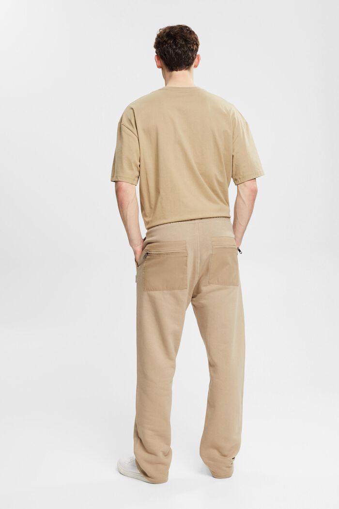 Made of recycled material: tracksuit bottoms with a wide leg, PALE KHAKI, detail image number 3