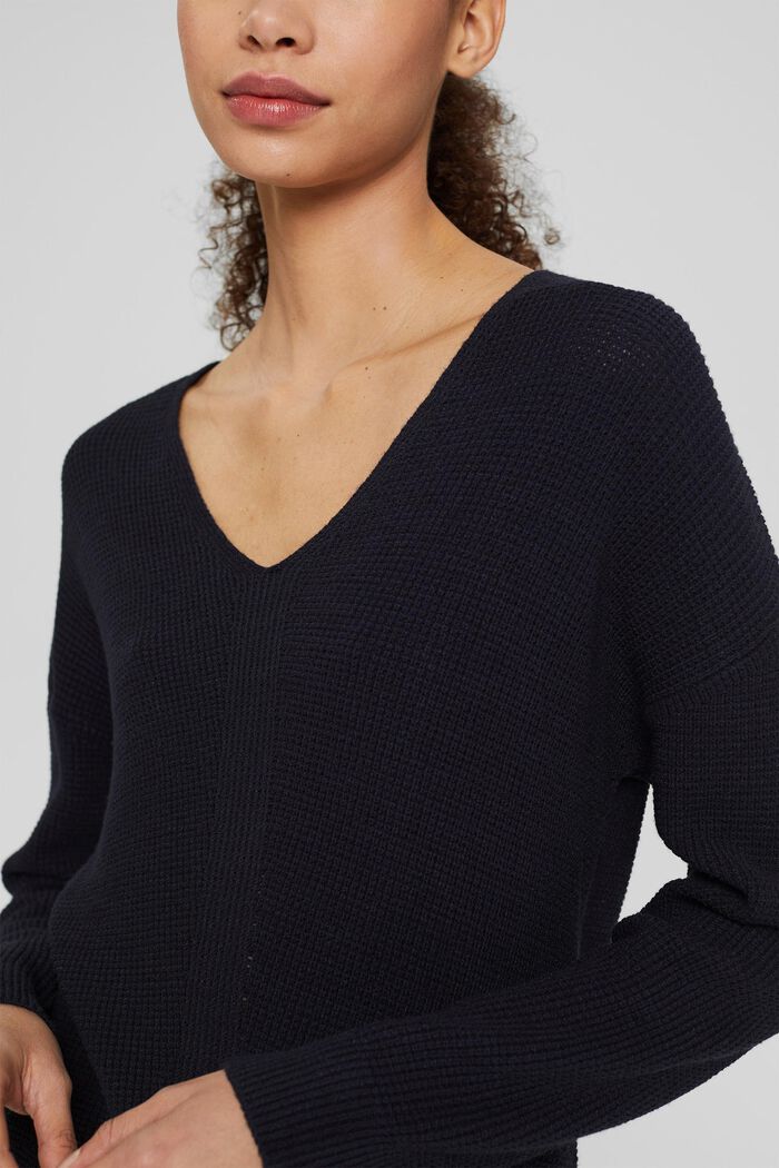 Textured jumper with a V-neckline, NAVY, detail image number 2
