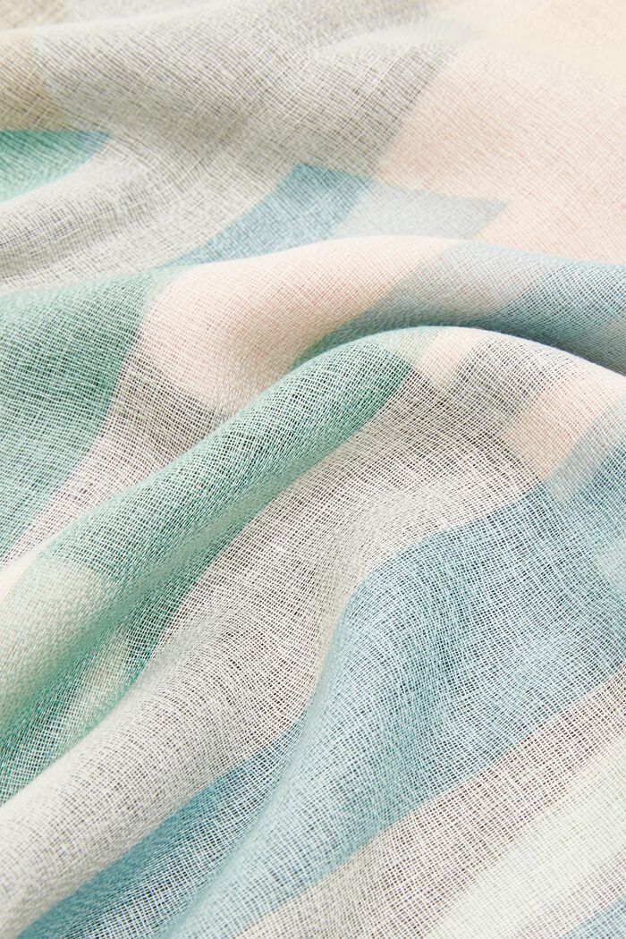 Scarf with a geometric pattern, PASTEL GREEN, detail image number 2