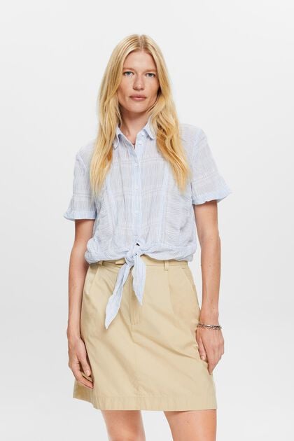Cropped shirt with a tie knot