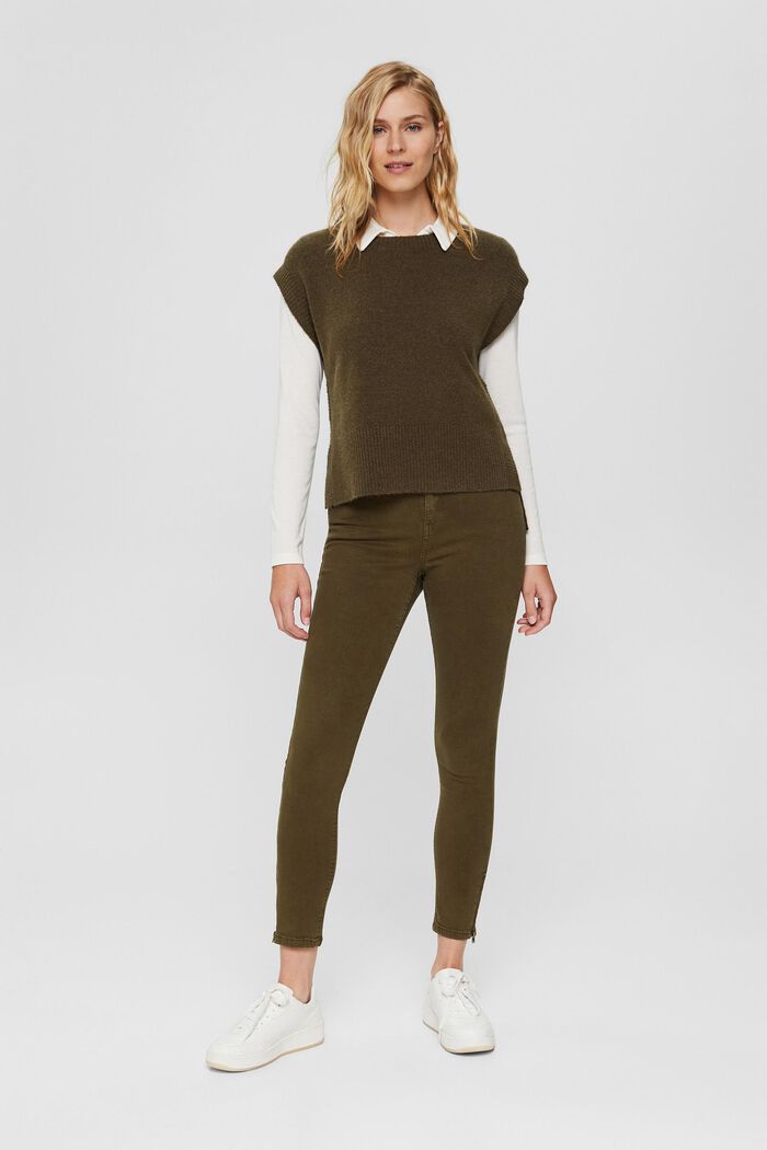 Ankle-length trousers with hem zips