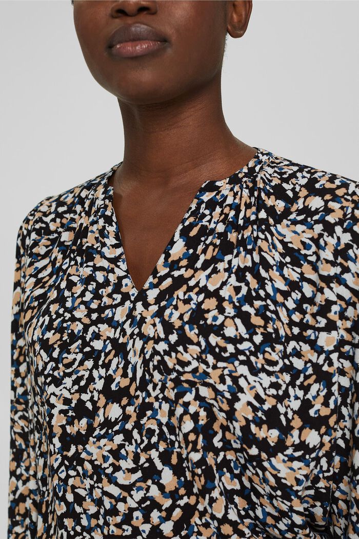 Patterned print blouse made of LENZING™ ECOVERO™, BLUE, detail image number 2