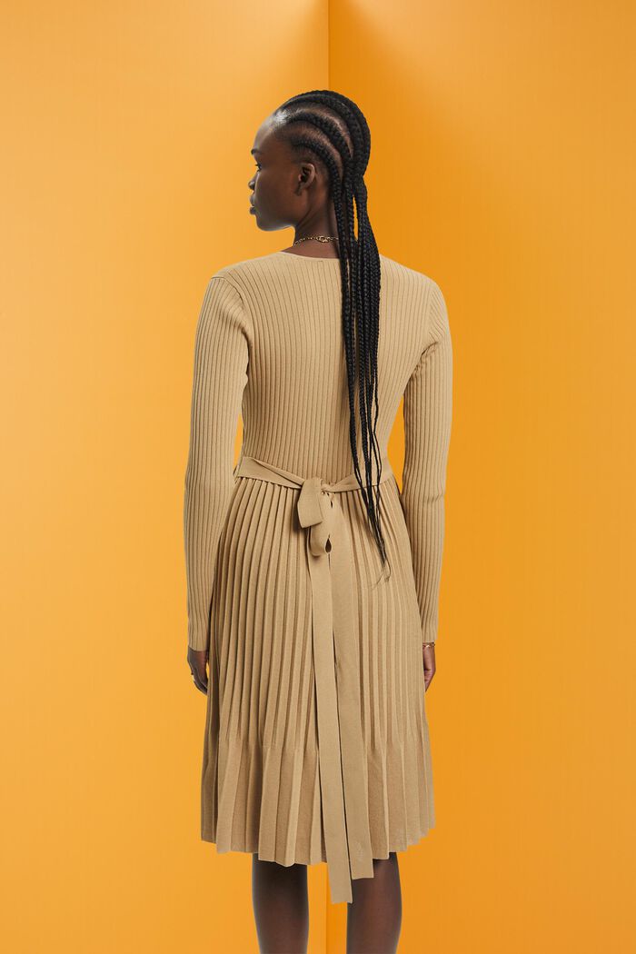 Pleated wrap dress with long-sleeves, KHAKI BEIGE, detail image number 3