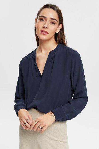 V-neck blouse of LENZING™ and ECOVERO™ viscose