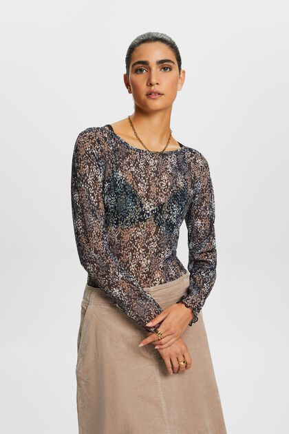Patterned and pleated mesh top