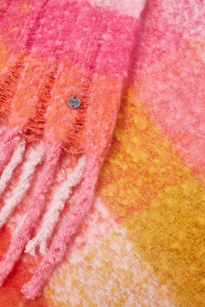 Bouclé scarf with a check pattern, PINK FUCHSIA, detail image number 1