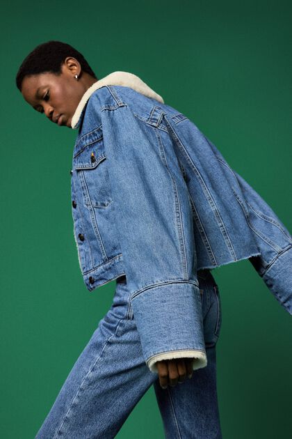 Cropped denim jacket with faux fur trimming
