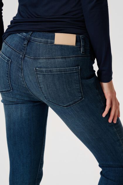 Stretch jeggings with an under-bump waistband