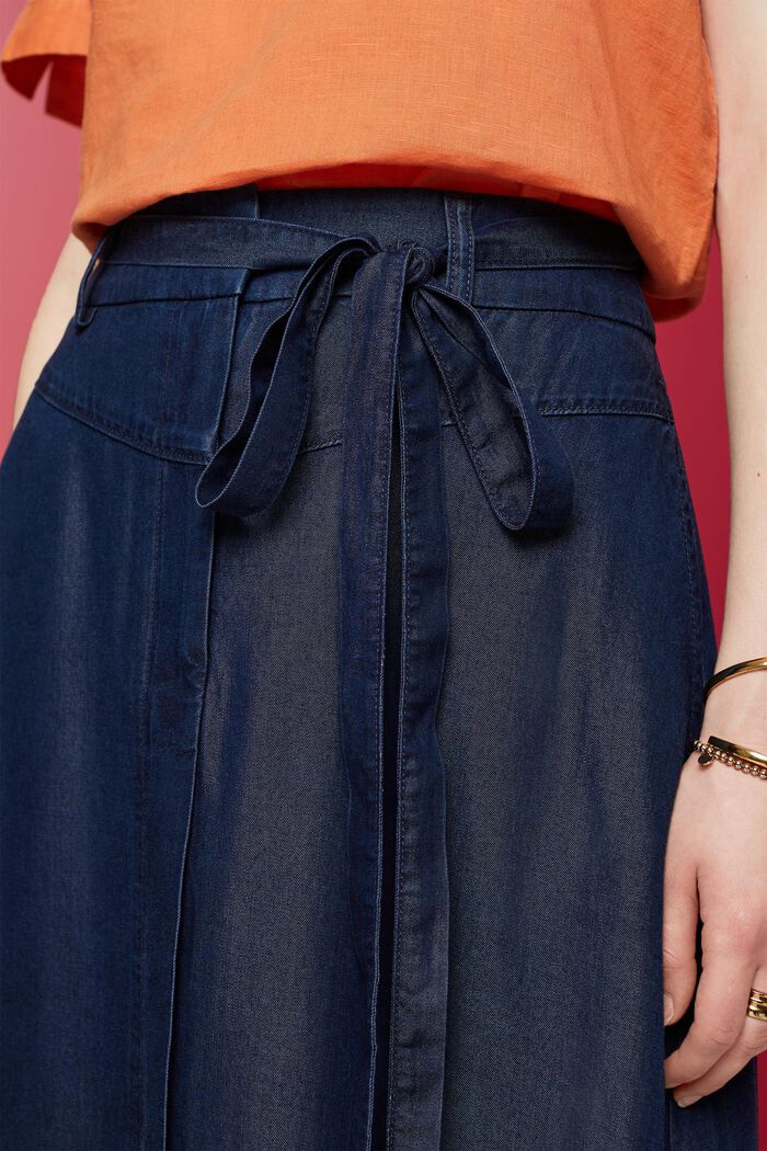 Midi skirt in a denim look, TENCEL™, BLUE LIGHT WASHED, detail image number 2