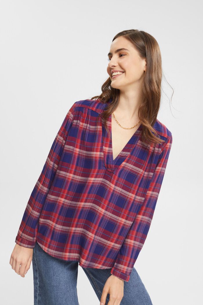 Blouse with a check pattern