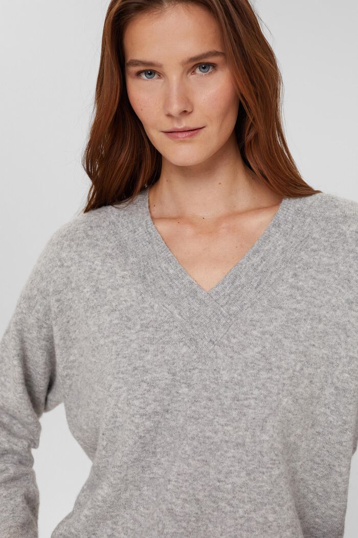 With llama wool: V-neck jumper, LIGHT GREY, overview