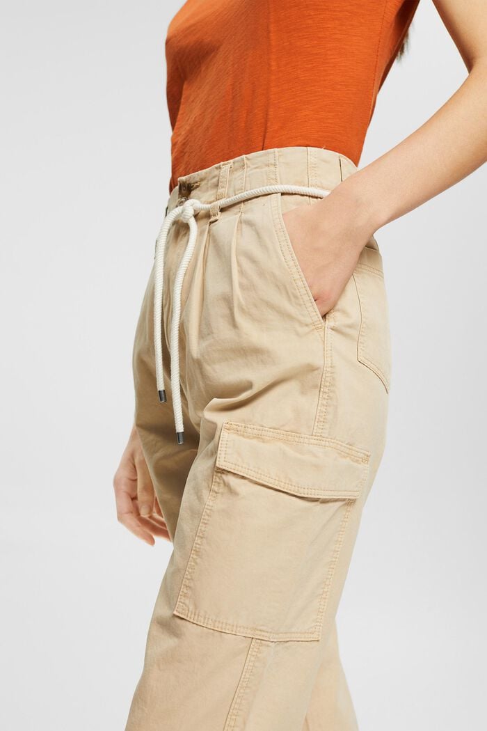 Cargo trousers with a cord