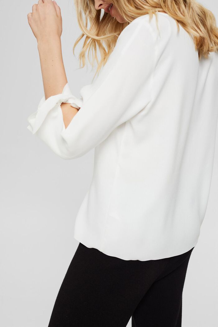 Stretch blouse with open edges