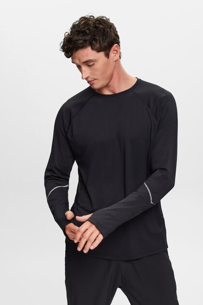 Long-sleeved top with thumb holes