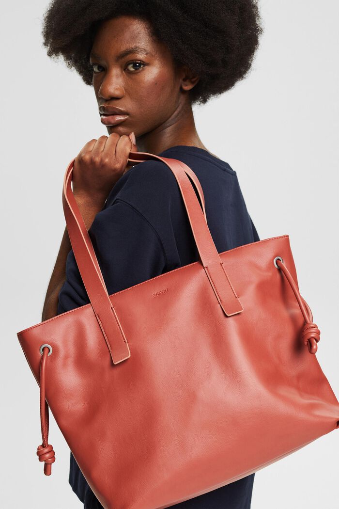 Vegan: Faux leather shopper, CORAL RED, detail image number 1