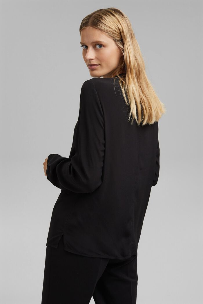 Pleat detail blouse containing LENZING™ ECOVERO™, BLACK, detail image number 3