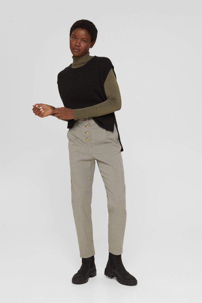 Trousers with a houndstooth check and button placket