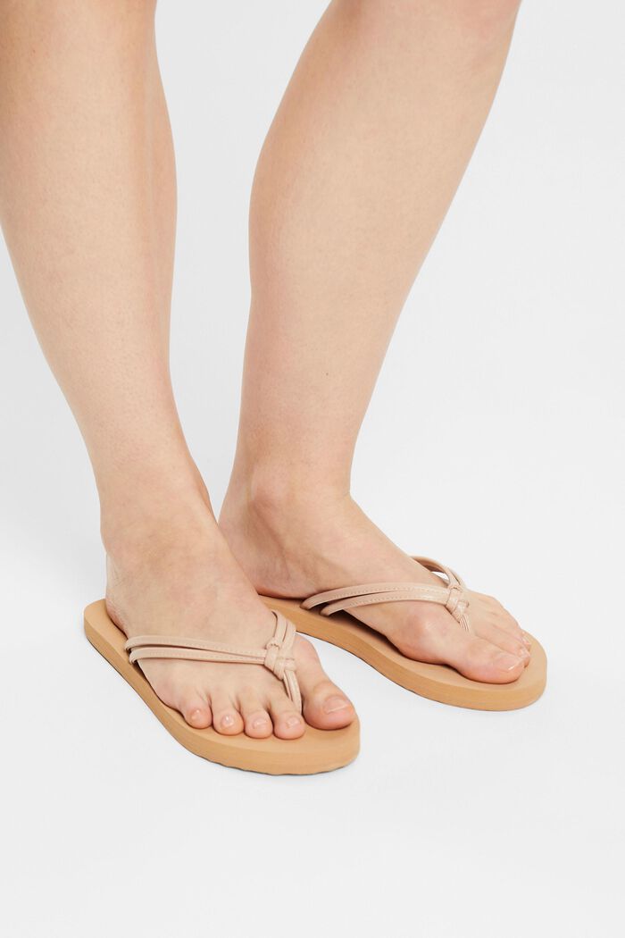 Thong sandals with faux leather straps