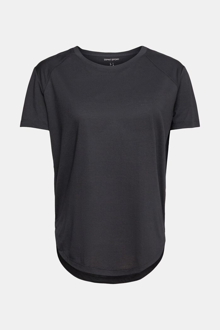 Made of recycled material: active T-shirt
