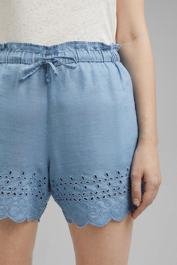 Made of TENCEL™: Shorts with embroidery, BLUE BLEACHED, detail image number 2