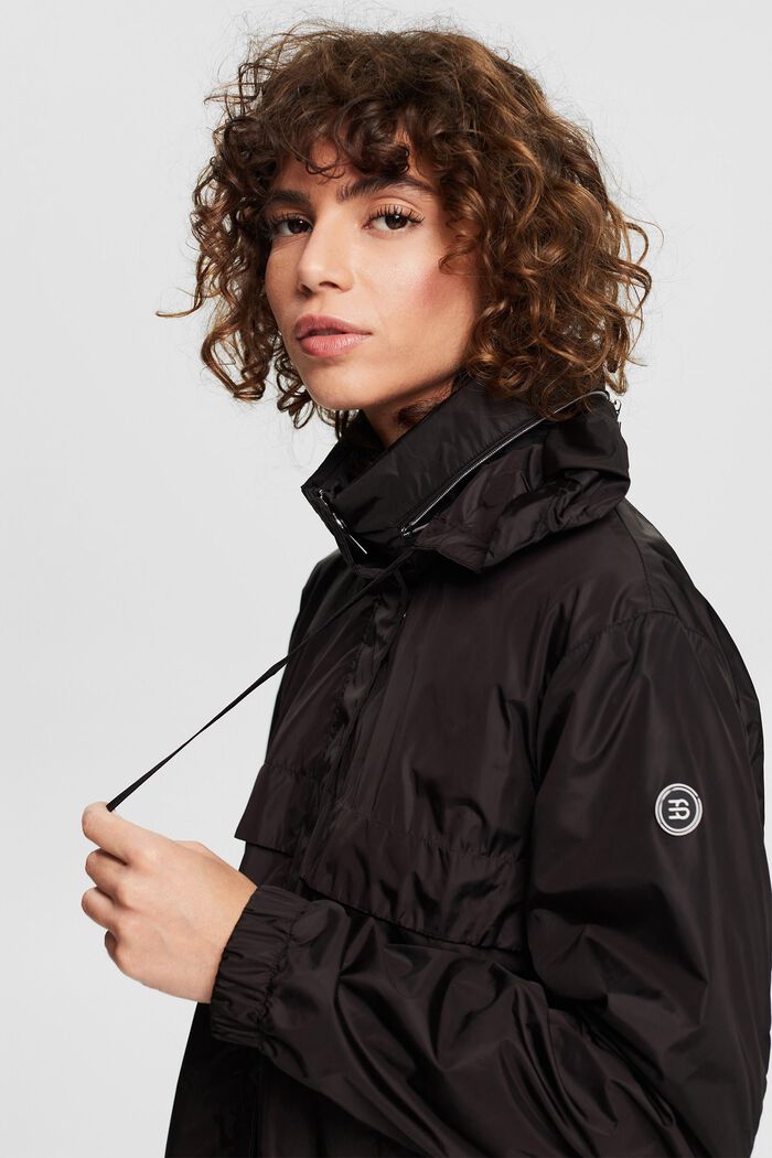 Made of recycled material: jacket with a stowaway hood, BLACK, detail image number 5
