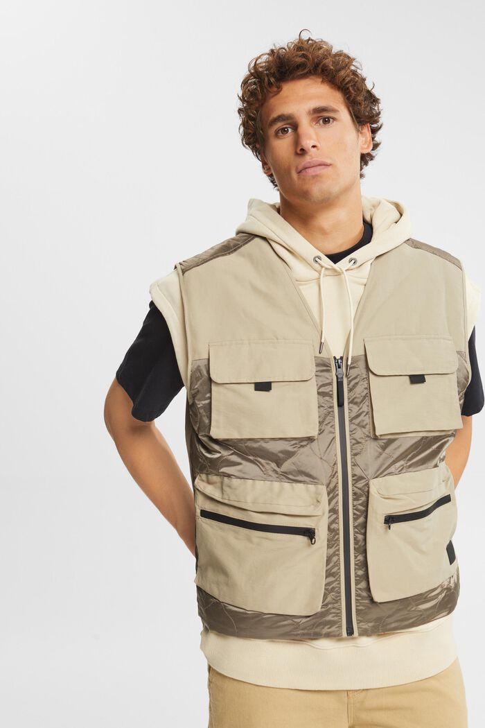 Made of recycled material: body warmer with pockets