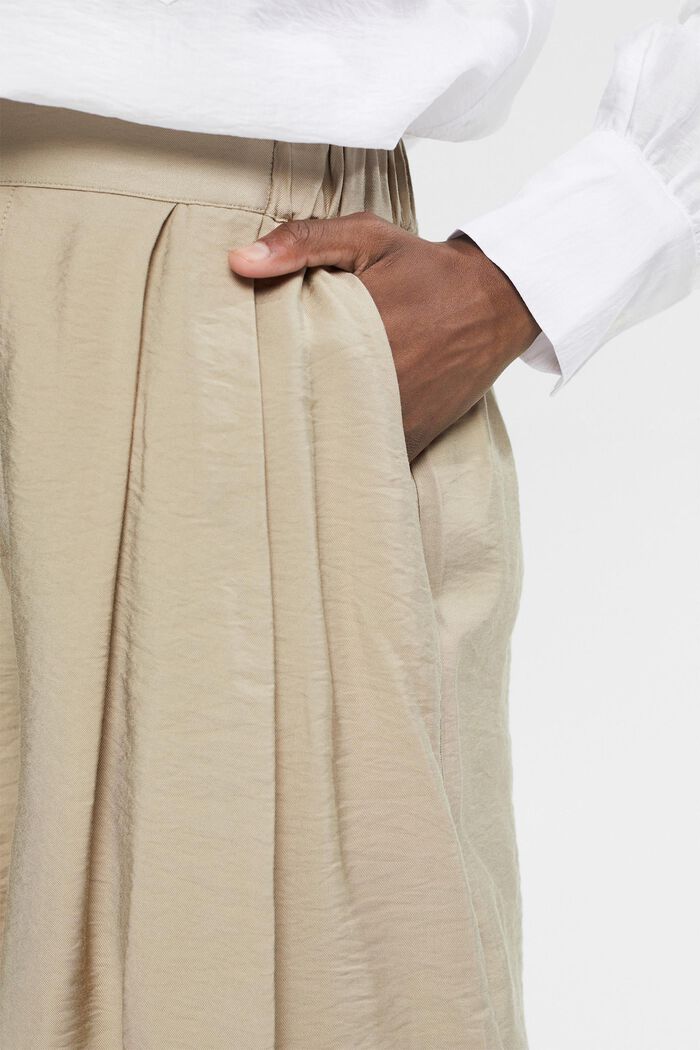 Flowing Bermuda shorts with a crinkle finish, PALE KHAKI, detail image number 0
