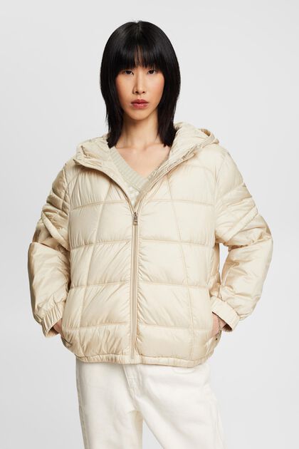 Puffer jacket with detachable sleeves