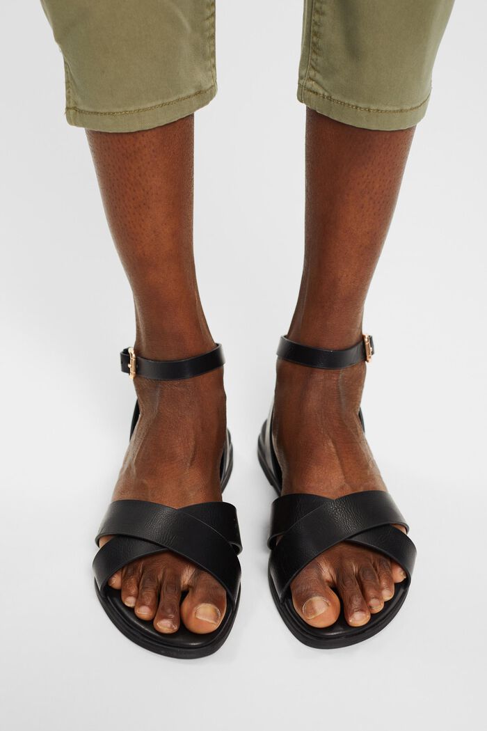 Sandals with crossed-over straps