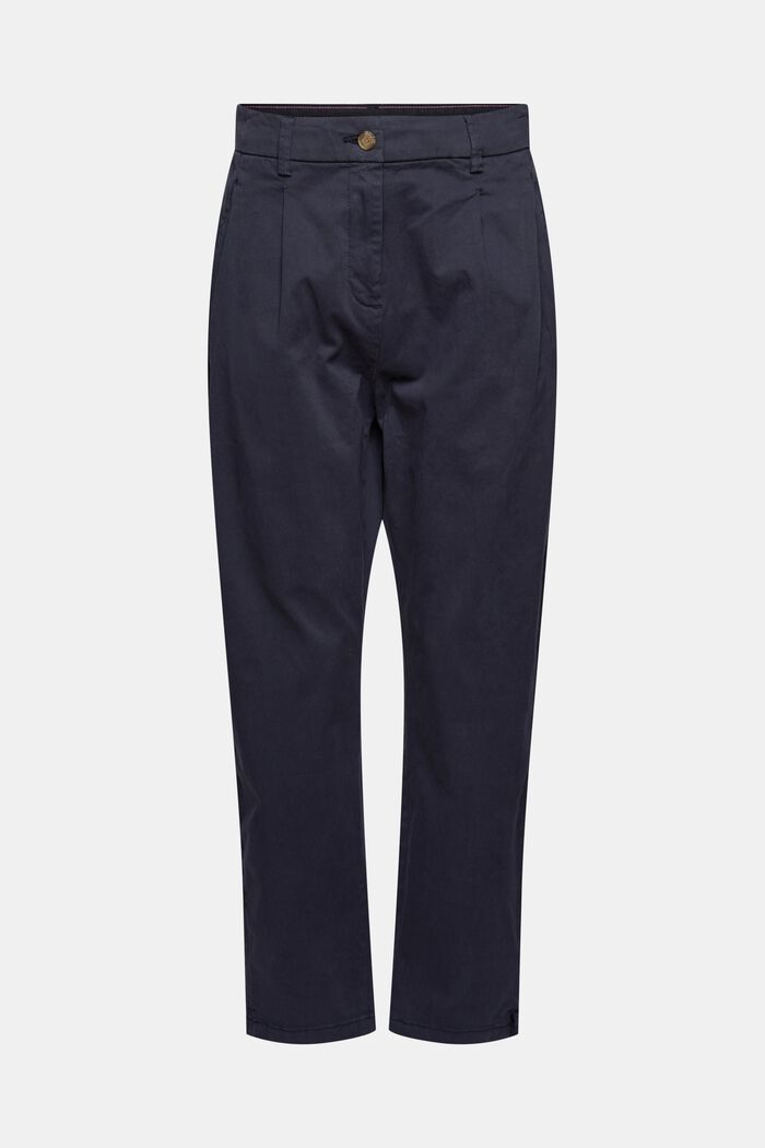 Trousers with waist pleats