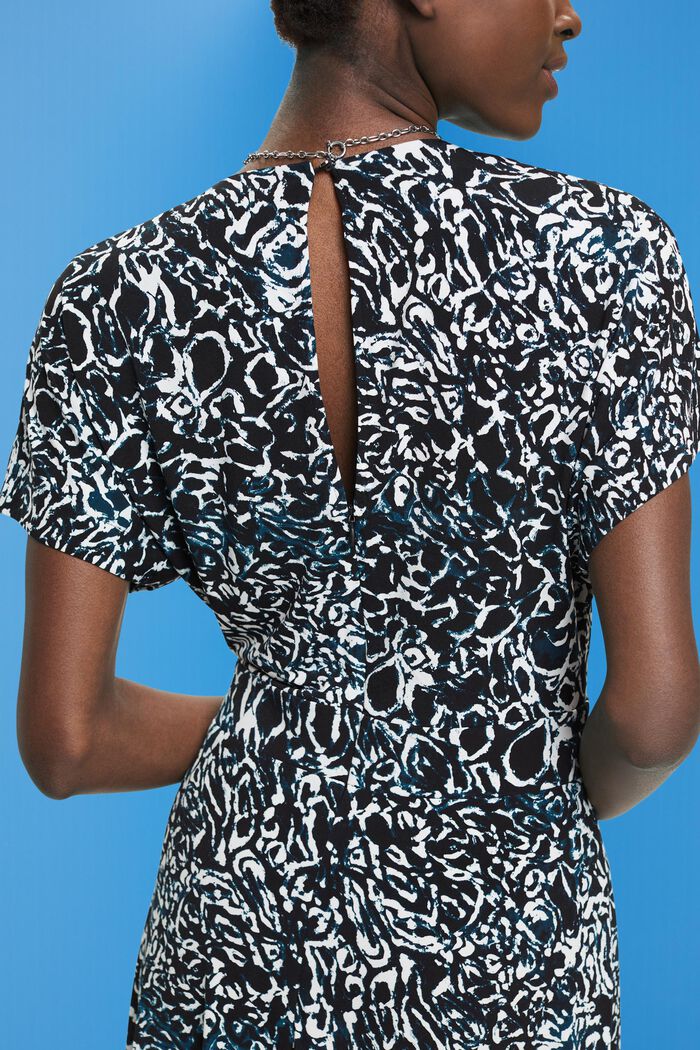 V-neck jersey dress with all-over print, BLACK, detail image number 4
