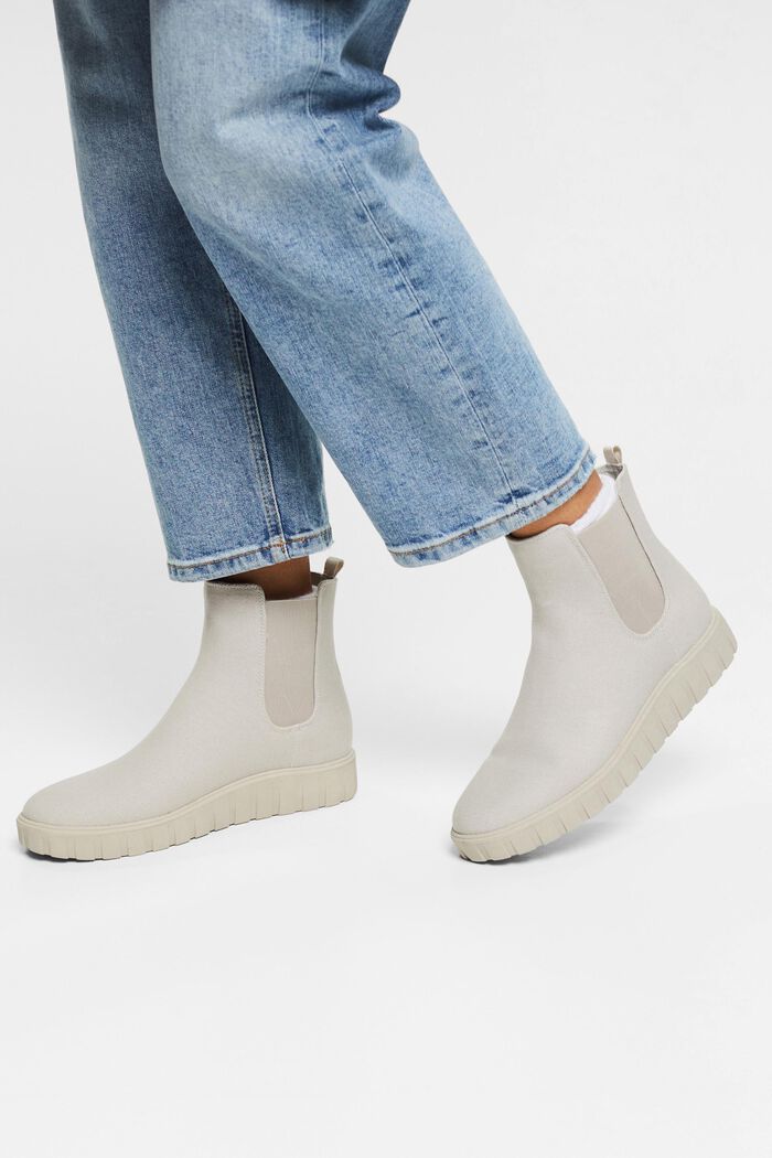 Canvas ankle boots with a wide sole