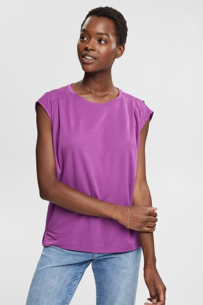 Sleeveless T-shirt with pleated shoulders