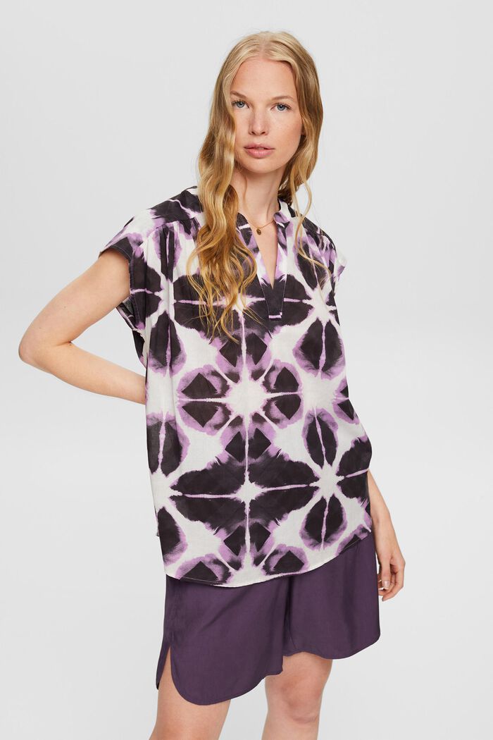 Lightweight blouse with pattern